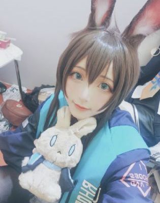 固定手脚的痒女生的脚心